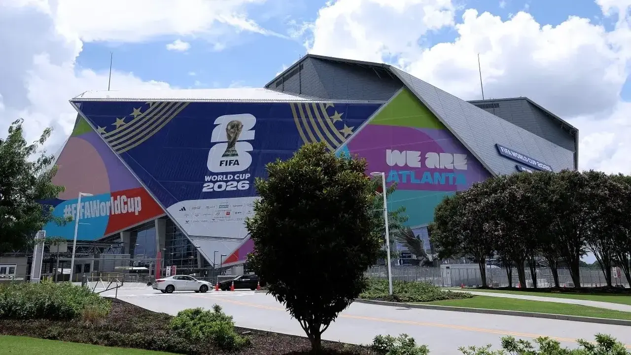 20 قناة مجانية تنقل مباريات كأس العالم 2026 بترددات محددة